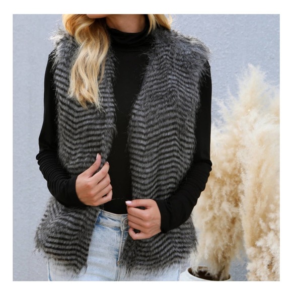 JACK | BB DAKOTA FAUX FUR STRIPED GRAY VEST ACRYLIC BLEND WOMEN'S SIZE SMALL - Picture 1 of 11